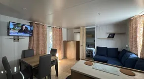 Bungalow 575 6 à 8 pers, Wifi gratuit, Camping 4 étoiles Lac des Rêves Vue Exceptionnelle sur le lac sans vis à vis - Image 5