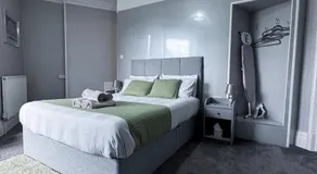 Thornleigh Guest House - Free ON STREET Parking - Image 2