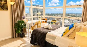 Lvl 32 Sub-Penthouse with Harbour Views - Image 2