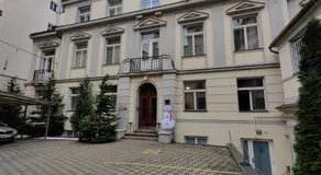 Huge Apartment with Private Parking in Center - Image 4