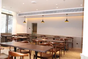 Hanting Hotel Longhua Bus Station - Image 4