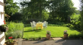 THE MOATS - CODDINGTON A small private thatched cottage B&B located in quiet countryside between Ledbury and Malvern - convenient for the Malvern Three Counties Showground and 5 miles from excellent shops restaurants and Ledbury Poetry Festival - Image 2