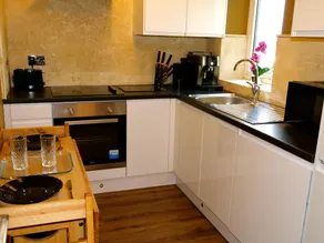 Sexy Luxurious Versace Apartment Near Sheffield - Image 4