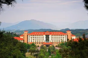 Guilin Merryland Resort - Image 2