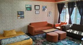 Homestay HUMAIRA DIENG villa full house 3 kamar,6 bed,dapur,ruang tamu,balkon,parkir,wifi - Image 2