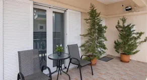 Marakas Winery Family House - Image 5