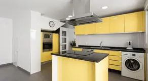 Bellissima villa totalmente attrezzata con idromassaggio, piscina privata e terrazza | Vista sulla città | Ideale per il telelavoro - Image 4