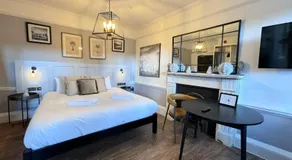 Tavern Townhouse - Image 5