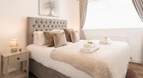 Prenton House, 3BR Close to Liverpool - Image 2