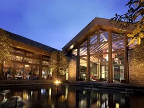 Xinjin Celebrity City Hotel - Image 3