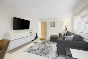 Modern Comfort 2-Bedroom, 2-Bathroom House - Image 2