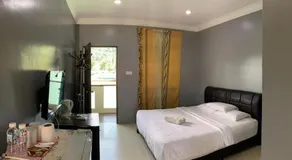 Penarak Bamboo Beach Motel - Image 3