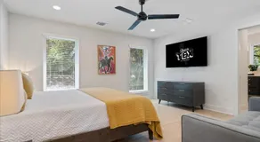Spacious 5BR Central Austin Home Sleeps 13 - Image 2