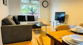 Family Home in Residential Neighbourhood - Image 3