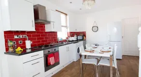 Luxurious Serviced Apartments - Image 3