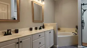 Paradise home with king bed & room for the family - Image 2