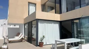 Casa en el mar con infinity pool - Image 4