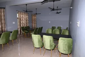 Hotel O The Glide Inn Hotel & Restaurant - Image 3