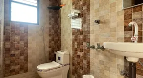 Royal Paradise Inn - Image 2