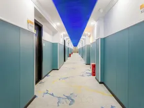 Holiday Inn Century - Image 3