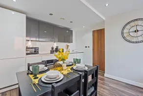 Luxury 2 Bed, Free Wi-Fi/Parking - Image 3