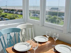 Beach View Apartment - Image 4