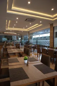 Lynn Hotel Mojokerto - Image 3