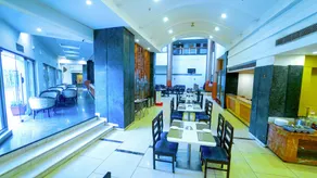 Hotel the Plaza - Image 5