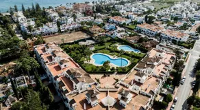 Modern Coastal Apartment Near Puerto Banús - Image 4