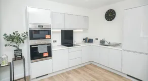 Little Haven Thames view Free Parking Closer to Heathrow - Image 3