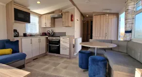 Alice in West Sands - Image 4