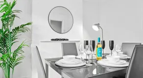 Stylish 3 Bed House - Garden - Parking - Netflix 181TA - Image 3