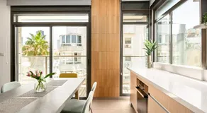 Luxury Beachside 3BR with Balcony - Image 2