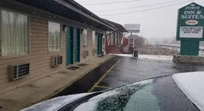 Perry-O Inn & Suites - Image 4