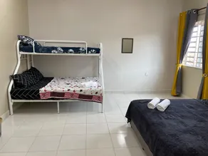 SHAH HomeStay Gong Badak(4 Bilik) with NETFLIX - Image 5