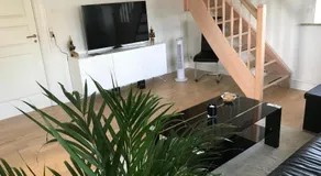 Centralt i Gentofte i 2 plan, ved S-Tog og busser - Image 2