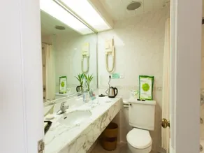 Golden Coast  Lawton Hotel - Image 5