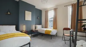3-Bed Home Perfect for Exploring Nottingham & Derby - Image 2