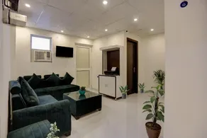 Hotel O Luxury Inn - Image 3