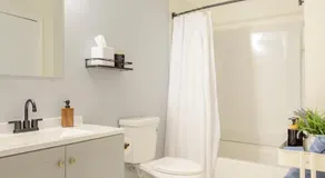 Entire Modern Cozy 2BR Apt mins SU LeMoyne DT - Image 2
