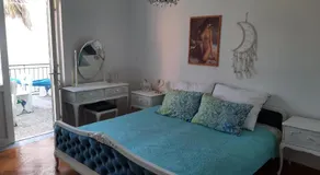 Alanis - Image 2