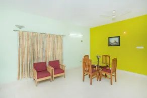 OYO Hotel Red Carpet Residence Near Lalbagh Botanical Garden - Image 4