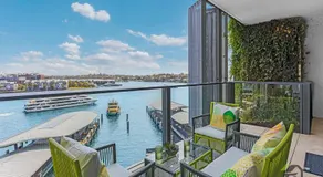 Luxury 1 Sized 1-Bed Apartment Overlooking Valentine Harbor - Image 3