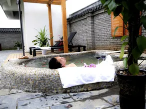 Scenery Retreats Taibai Mountain Hot Spring Villa Resort - Image 5