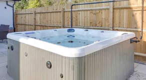 Foxglove House & Hot Tub Stansted Airport - Image 5