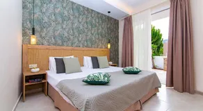 Emerald Malia - Image 2