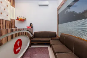 OYO Golden Tulipz Boutique Hotel Near Chhatrapati Shivaji International Airport - Image 4