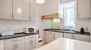 BmyGuest - Ambassador Boutique Apartment II - Image 4