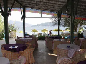 Amos Hotel - Image 2