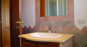 Lisa's lovely house - Image 2